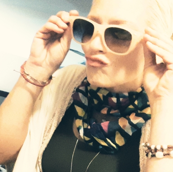 Welcome to my closet CHAOS! - Picture 4 of 9